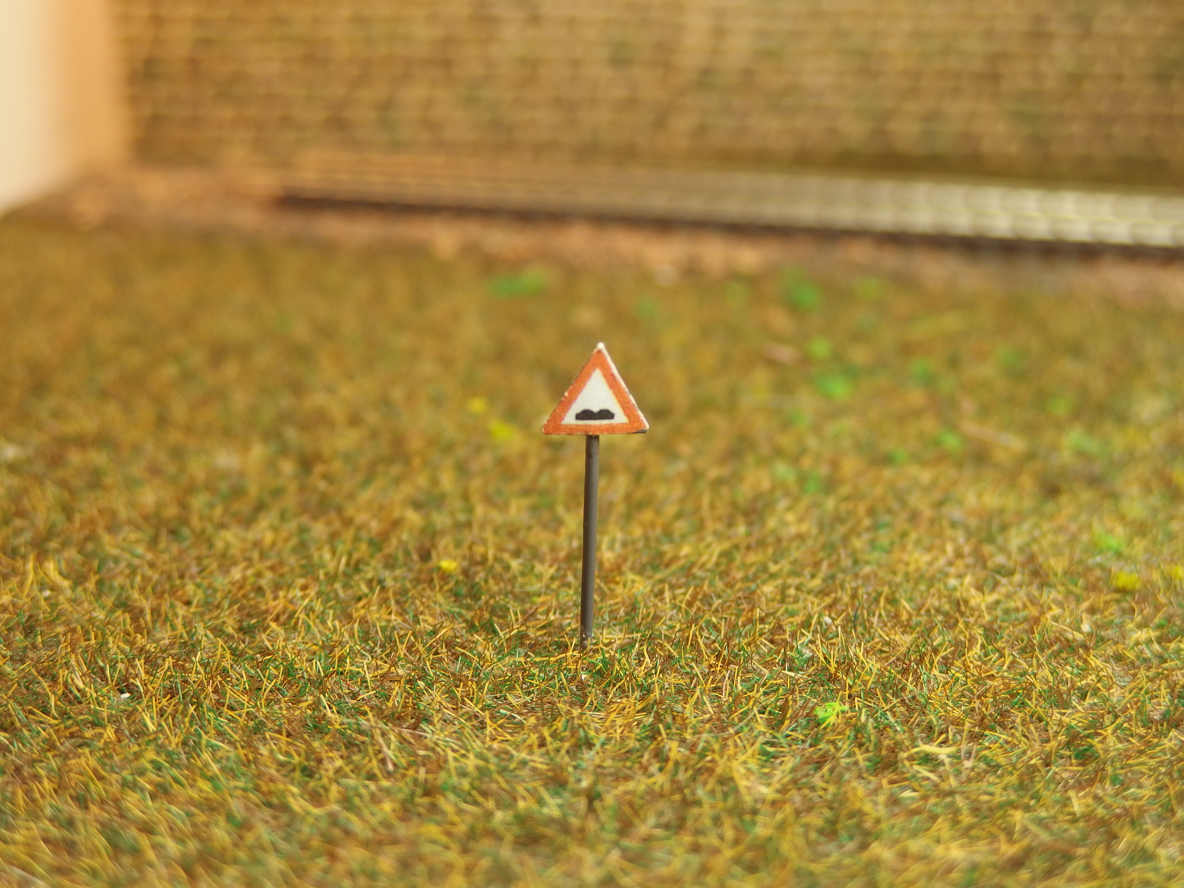 Značka nerovnost vozovky HO  39617