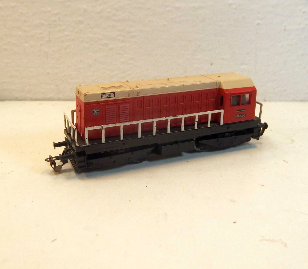 Lokomotiva   V 107  TT 196025