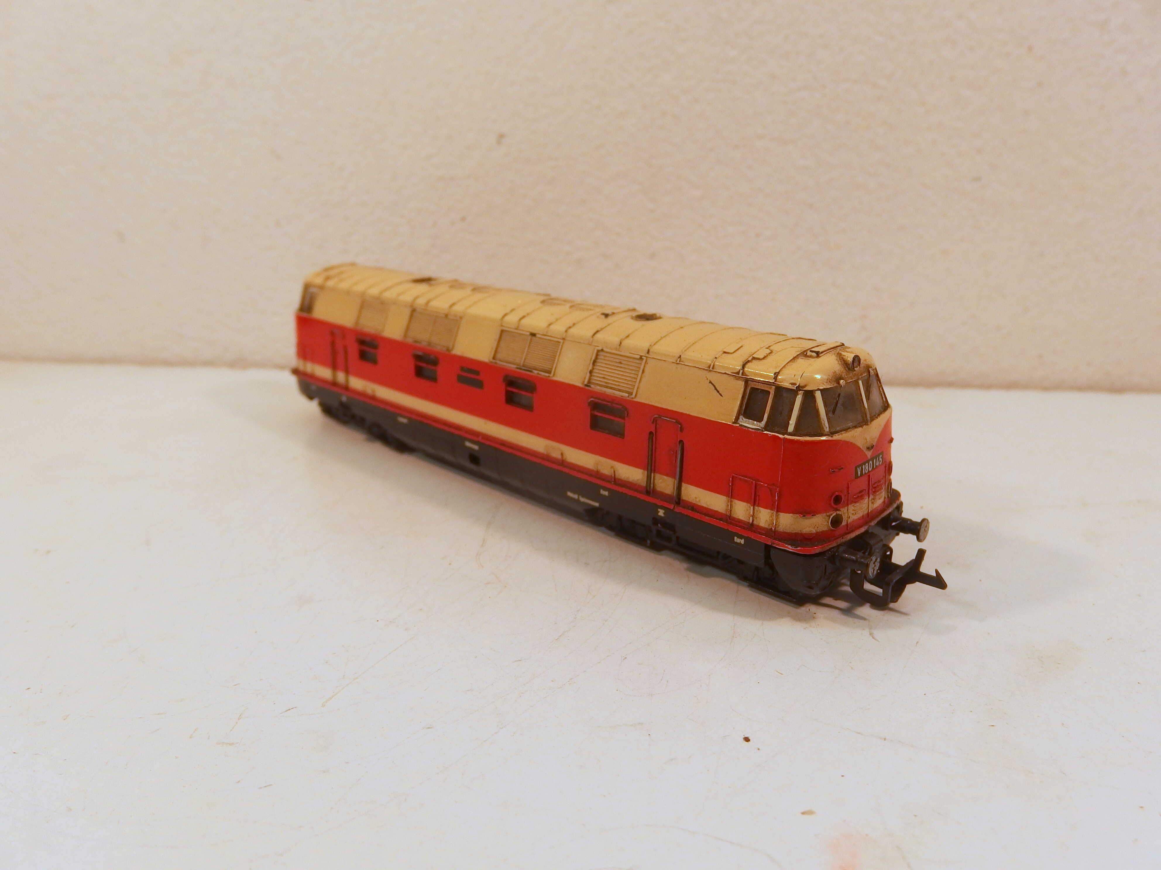 Lokomotiva V 180 146 TT 05823
