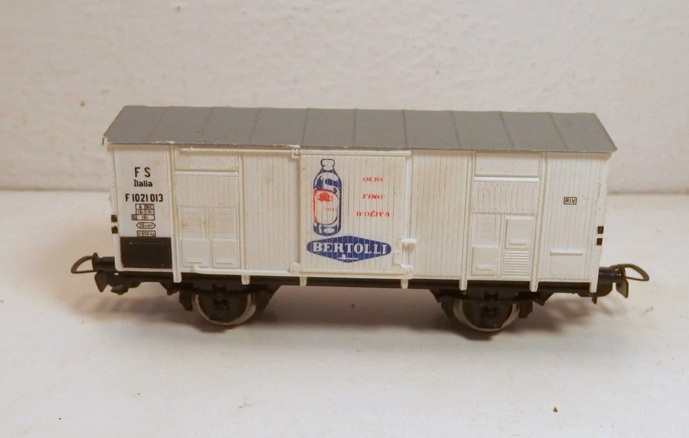 2osý krytý  vůz  FS Bertoli  HO 012026