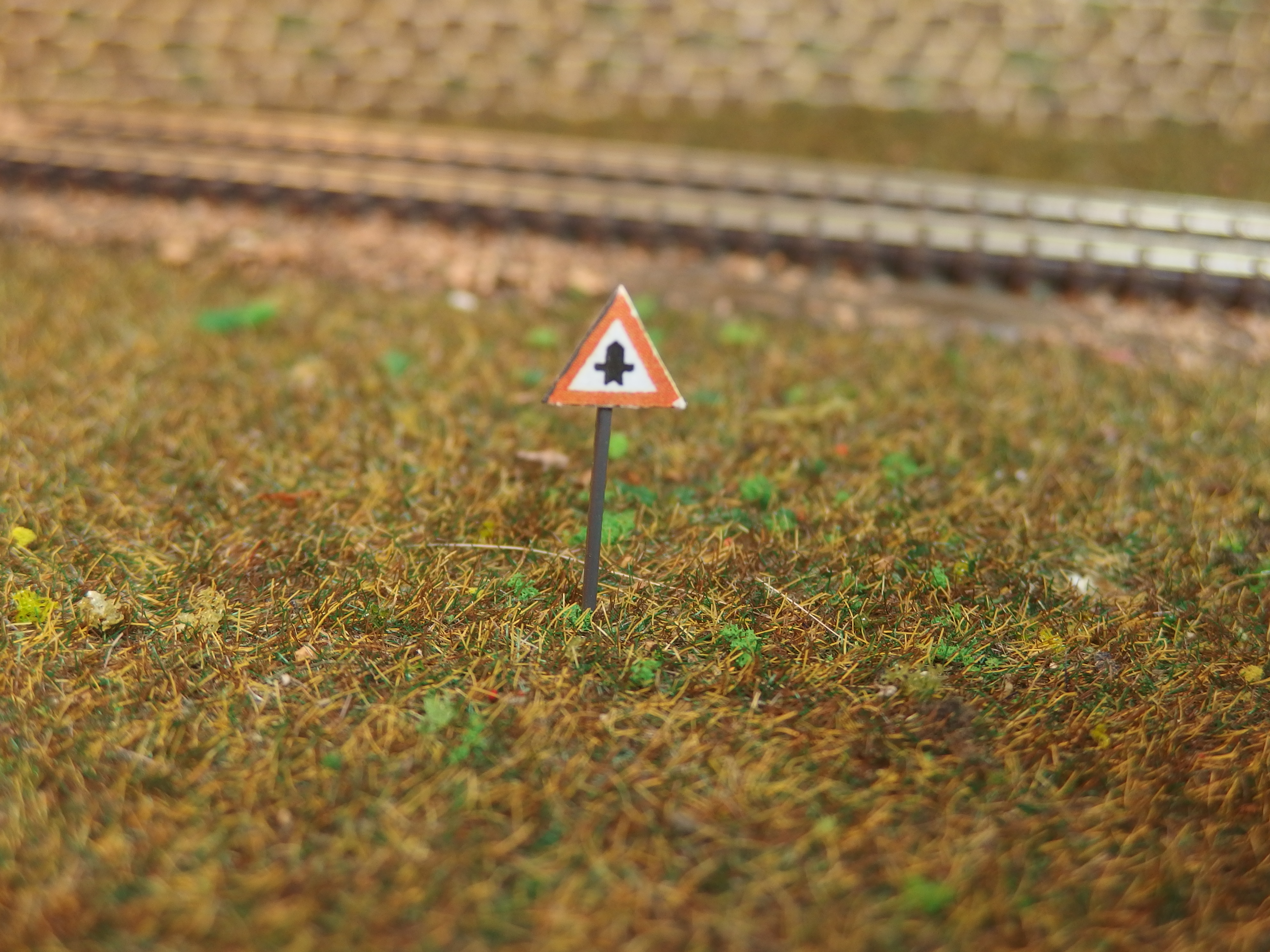 Značka křižovatka s hlavní silnicí HO   35317