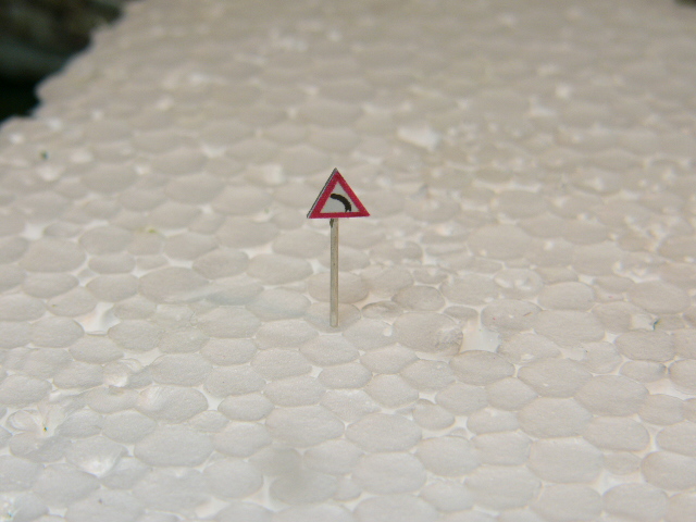 Dopravní značka pozor zatáčka TT 057015