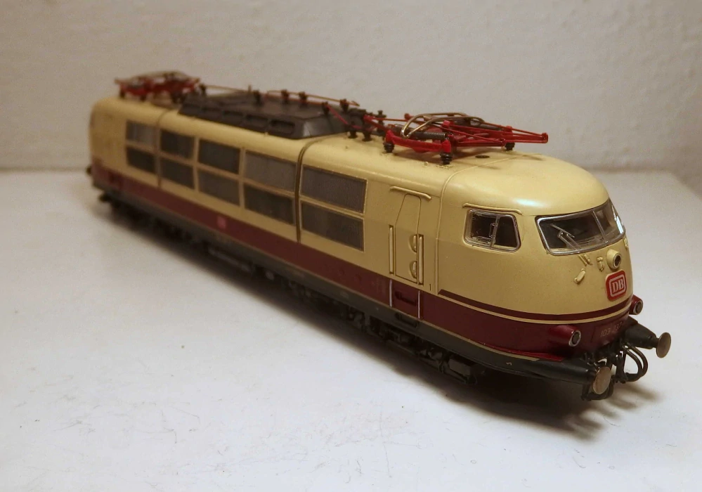 Lokomotiva  BR 103 237-4 DB HO 230025