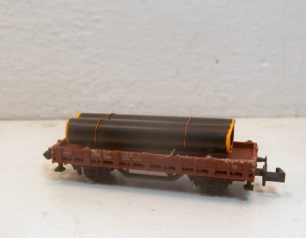 2osý vůz s nákladem trubek DB N 12925