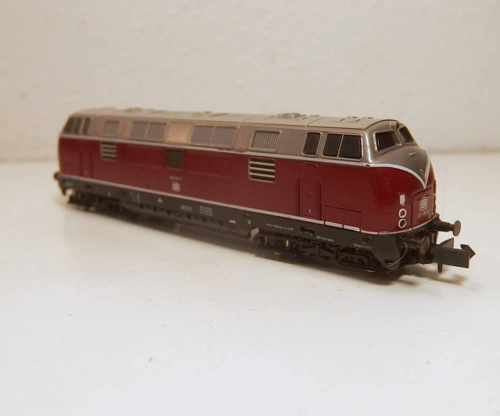 Lokomotiva BR 221 151-0 DB N 237025