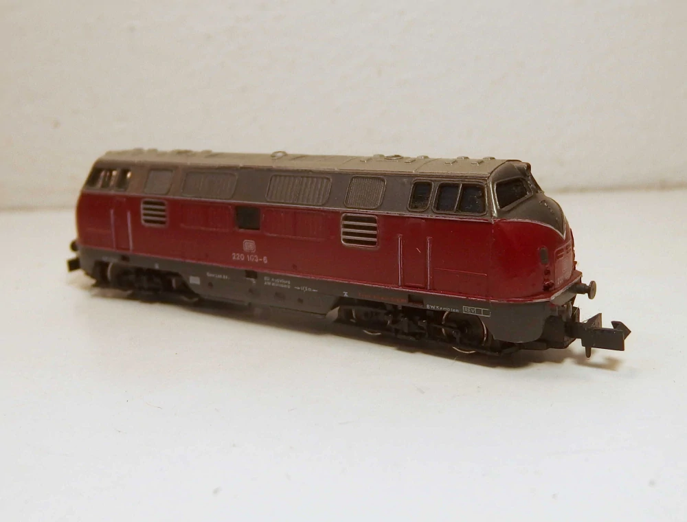 Lokomotiva BR 220 103-6 DB N 237025