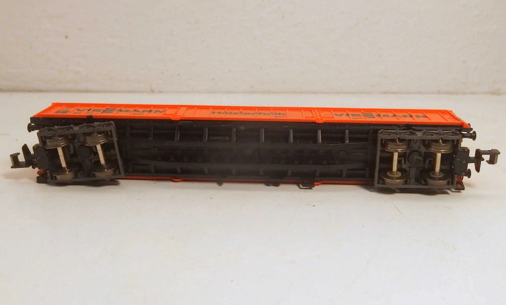 4osý krytý vůz Weismann DB N 041026