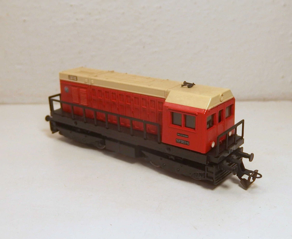 Lokomotiva   V 107  TT 196025