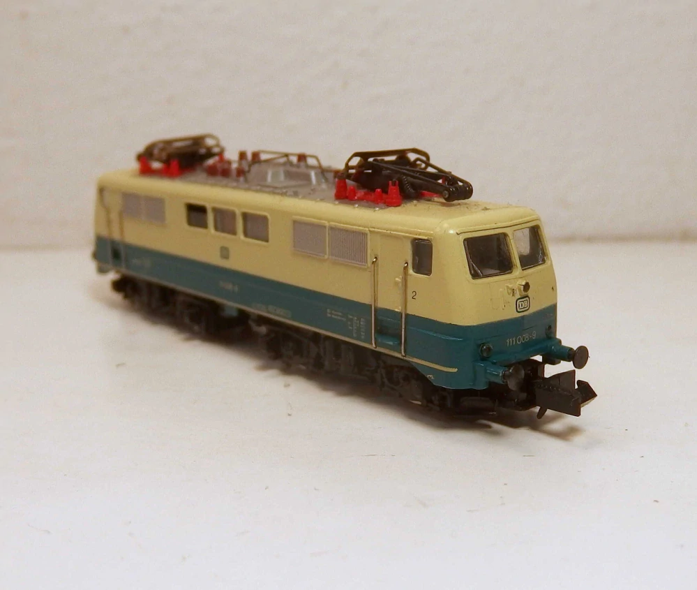 Lokomotiva E 111 008-9 DB N 237025
