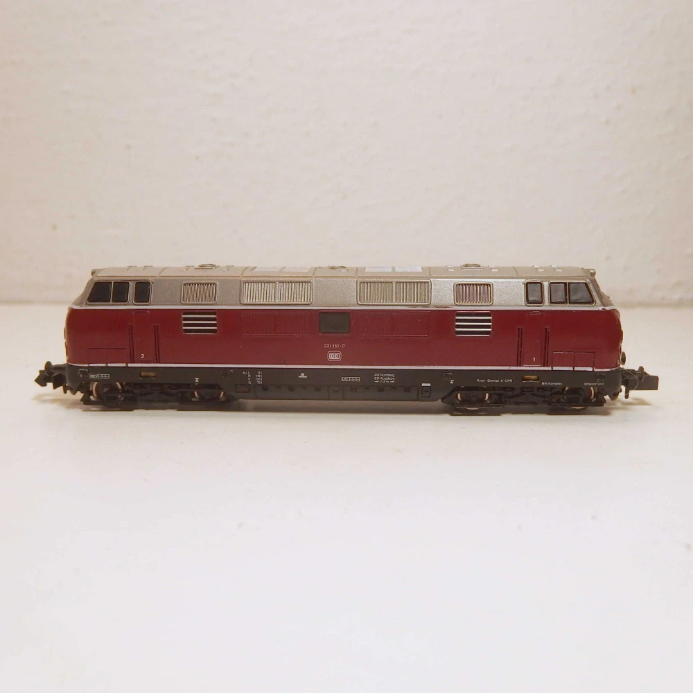 Lokomotiva BR 221 151-0 DB N 237025