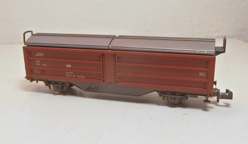 2osý krytý  vůz  DB N 176025