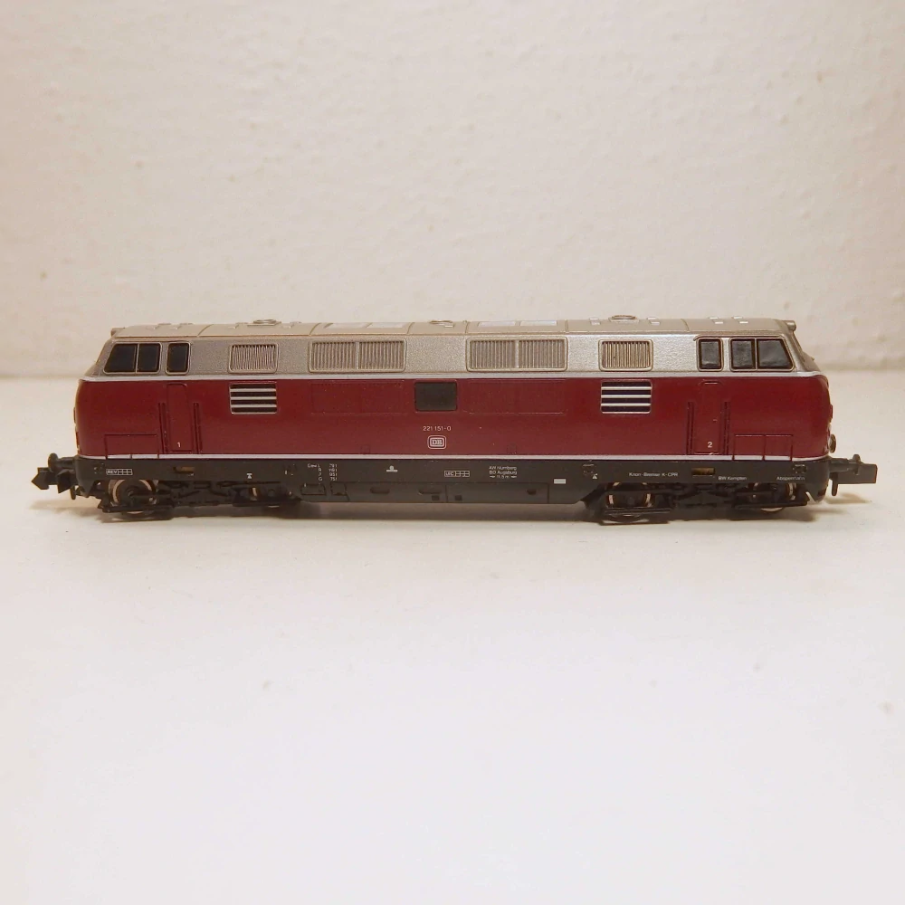 Lokomotiva BR 221 151-0 DB N 237025