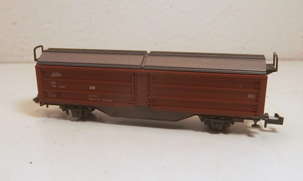 2osý krytý  vůz  DB N 176025