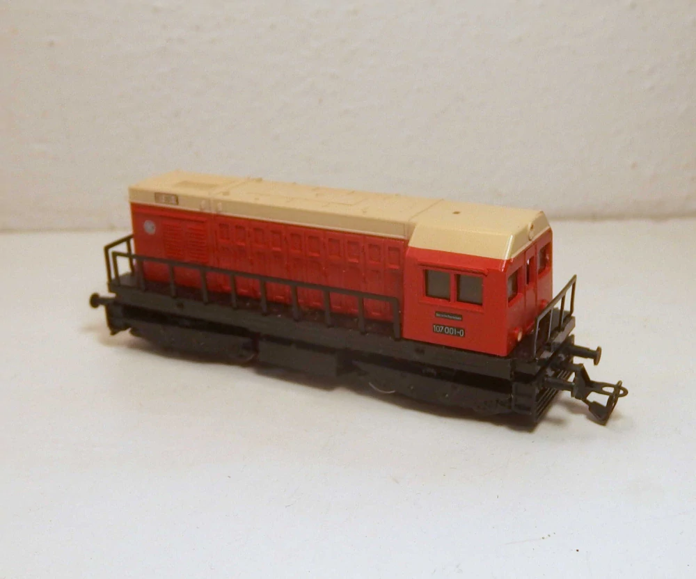 Lokomotiva   V 107  TT 196025